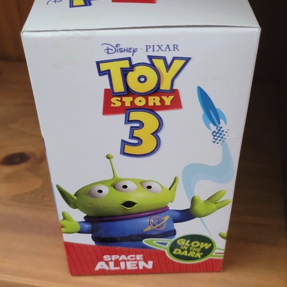 Toy Story Space Alien Glow in the Dark Pizza Planet Thinkway Target RARE - Picture 5 of 6